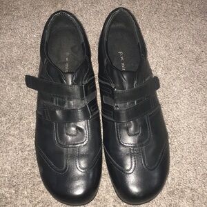 P W Minor Black Leather Womens Erog-Flex Shoes